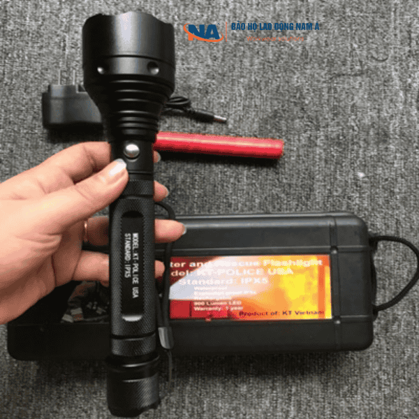 Đèn pin chống nước XP4